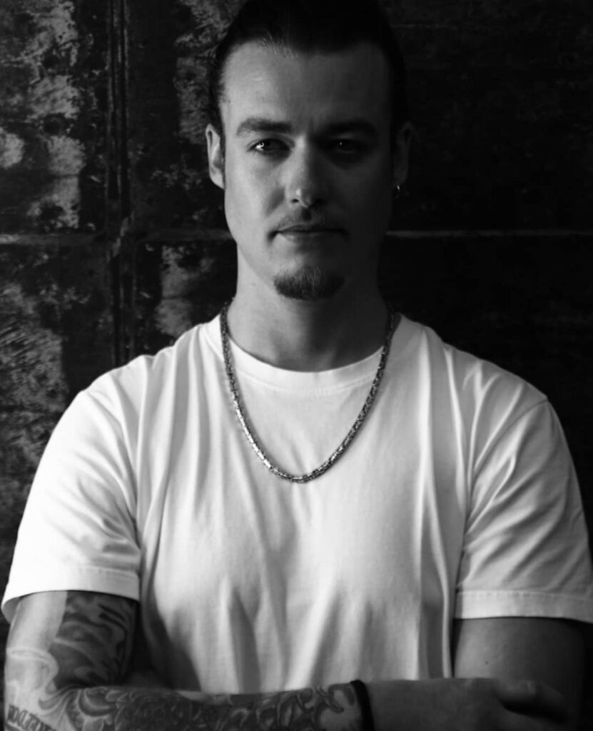 Stinging Bee Tattoostudio Miltenberg – Tattoo Artist Lucky